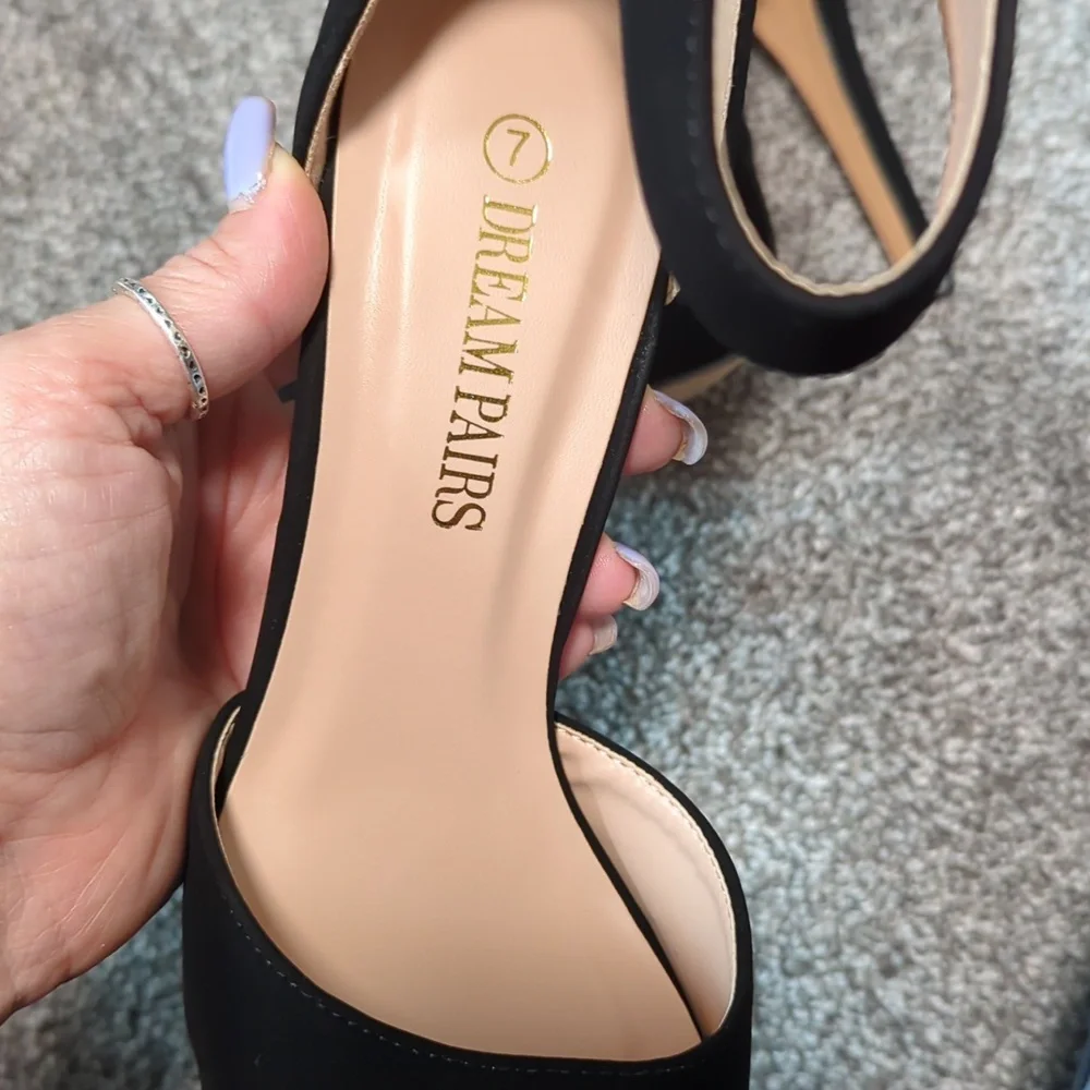 Black Platform pumps Open toe Ankle strap with back zipper! Size 7 NEW